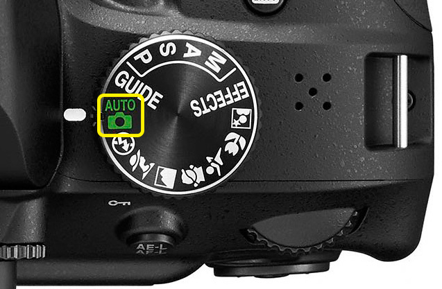 The same mode dial with the green AUTO position highlighted
