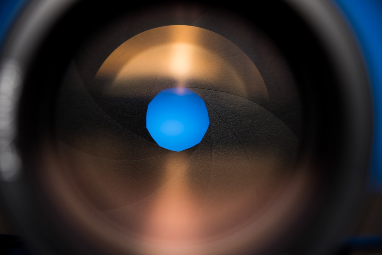 Lens aperture blades closed further to a small polygonal opening