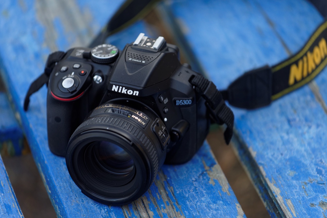 Nikon DSLR on a blue bench photographed with the first combination of settings