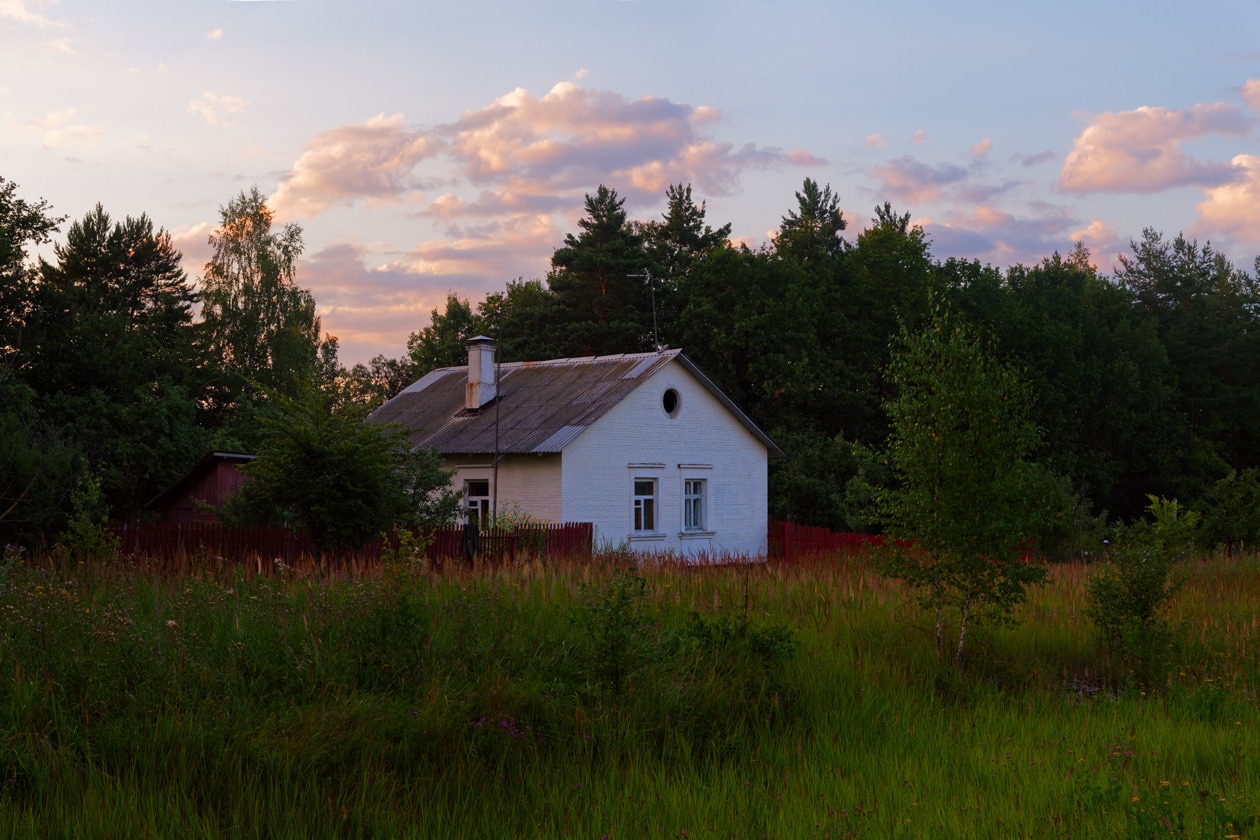 The same house photographed too dark after metering on the white wall